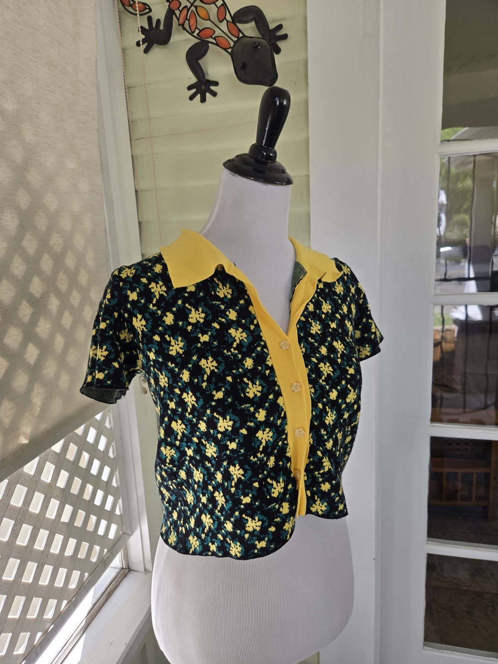 Cider Yellow Trim Floral Crop Button-Up Top
